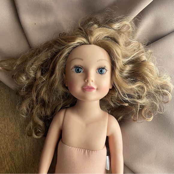 Mikaella - 2019 Journey Girls Doll, blue eyes strawberry blonde hair - Picture 4 of 16